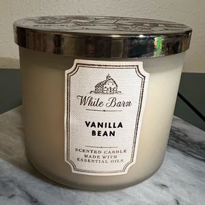 Bath & Body Works Candle in Vanilla Bean